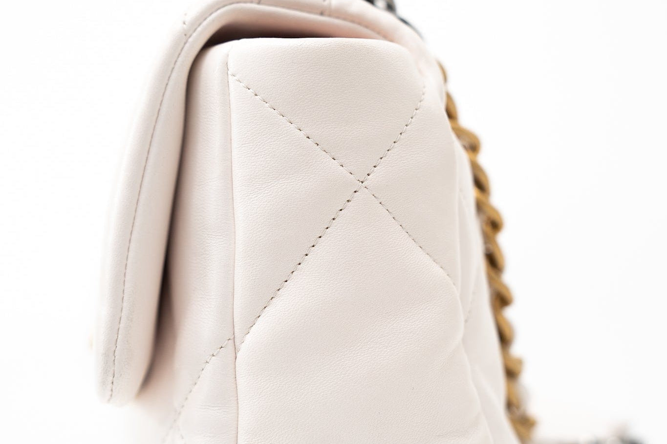 CHANEL Handbag White 21p White 19 Lambskin Quilted 19 Flap Small -Knockoff
