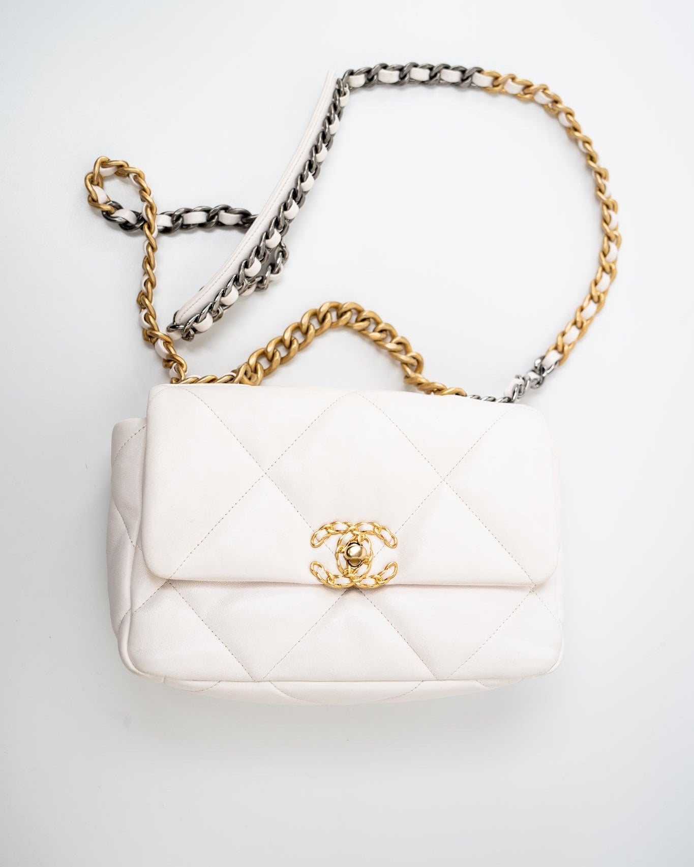 CHANEL Handbag White 21p White 19 Lambskin Quilted 19 Flap Small -Knockoff
