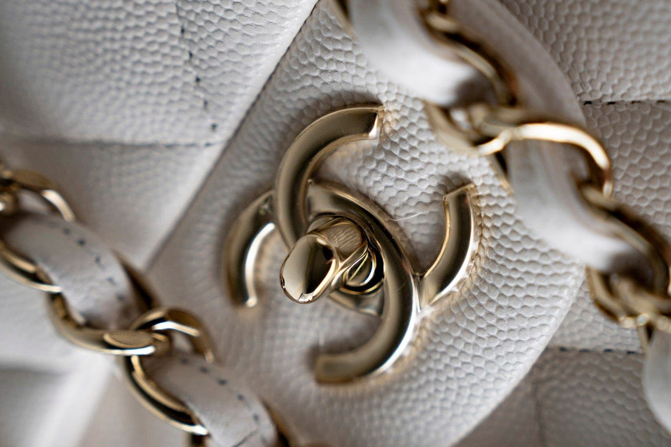 CHANEL Handbag White 21S Jumbo White Caviar Quilted Classic Flap Light Gold Hardware -Knockoff
