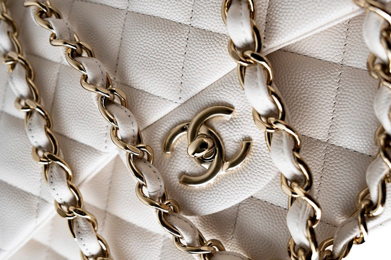 CHANEL Handbag White 21S Jumbo White Caviar Quilted Classic Flap Light Gold Hardware -Knockoff
