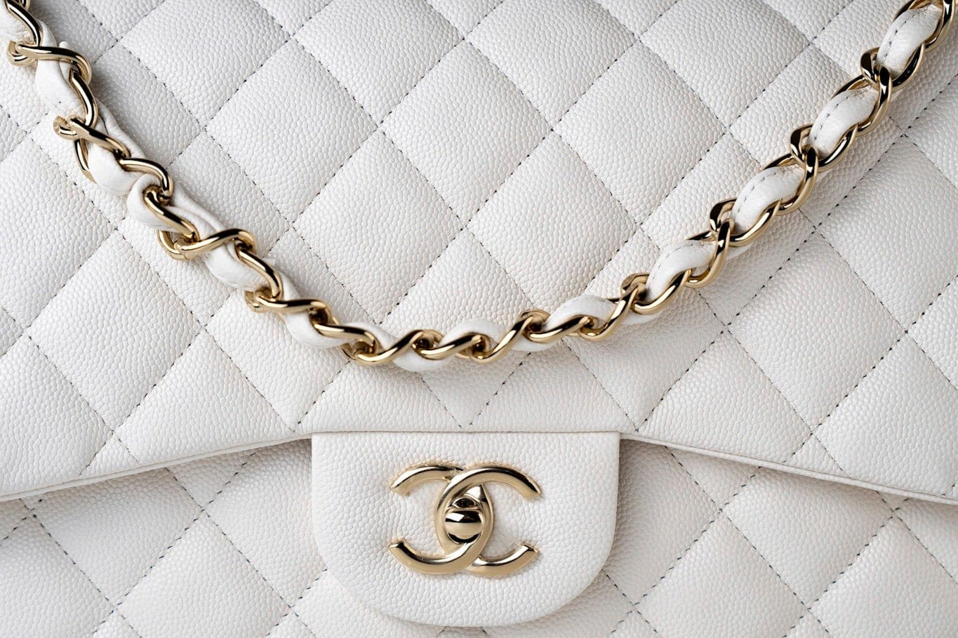 CHANEL Handbag White 21S Jumbo White Caviar Quilted Classic Flap Light Gold Hardware -Knockoff
