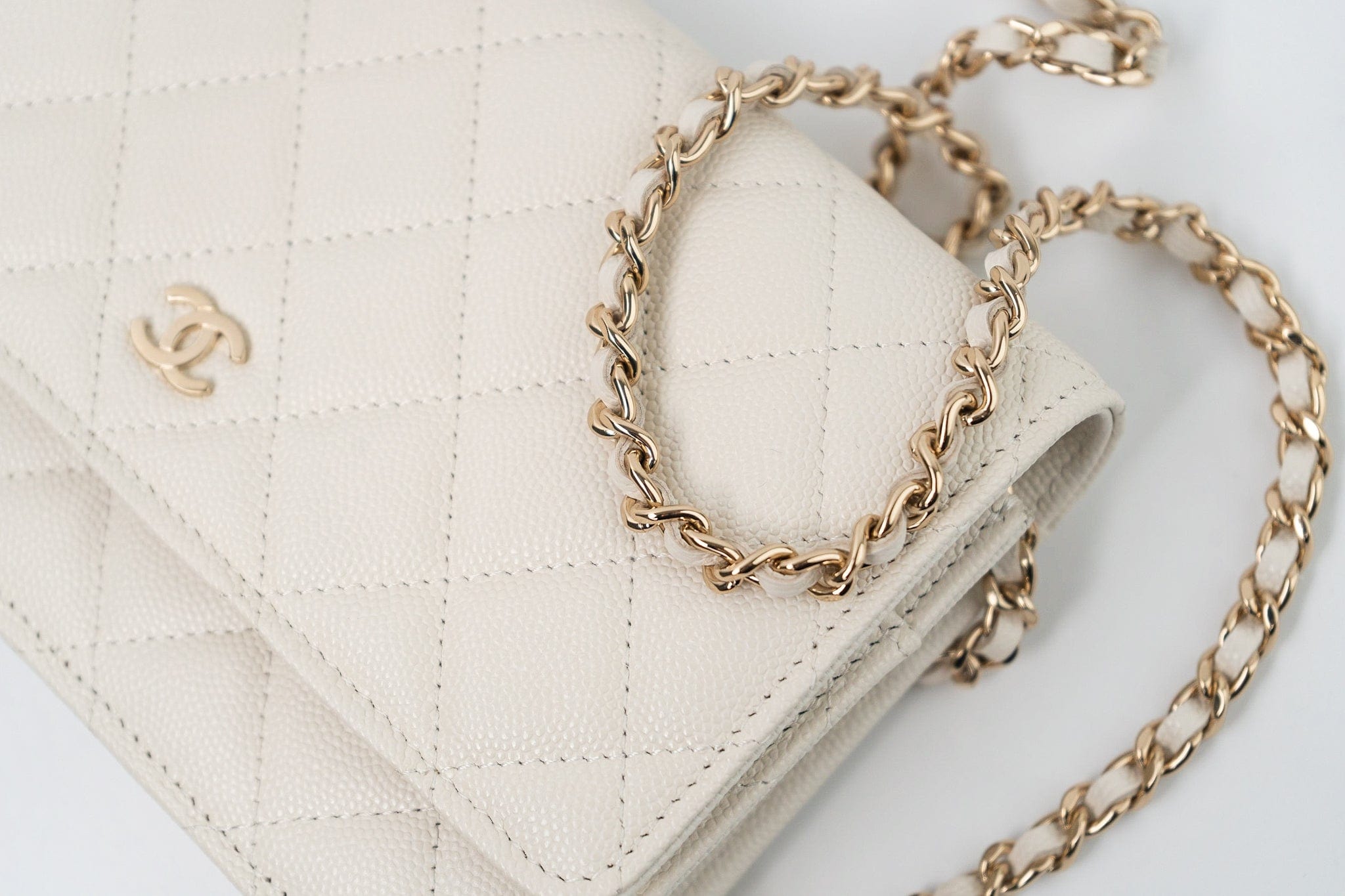 CHANEL Handbag White 22C White Caviar Quilted Wallet On Chain WOC Light Gold Hardware -Knockoff
