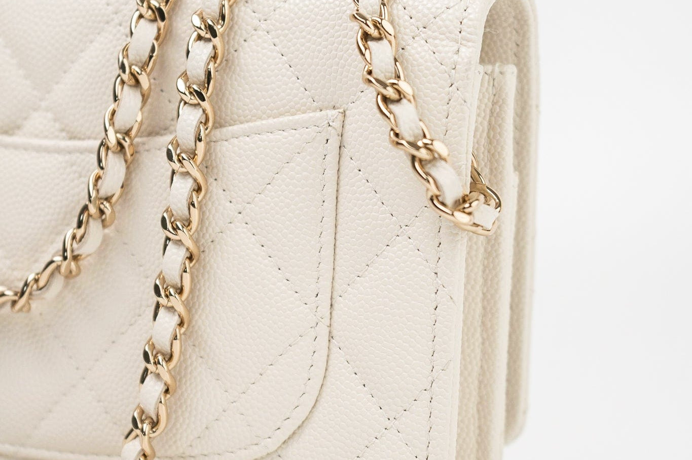 CHANEL Handbag White 22C White Caviar Quilted Wallet On Chain WOC Light Gold Hardware -Knockoff
