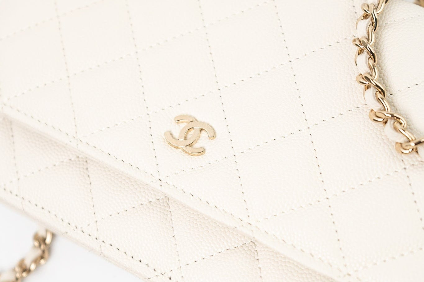 CHANEL Handbag White 22C White Caviar Quilted Wallet On Chain WOC Light Gold Hardware -Knockoff
