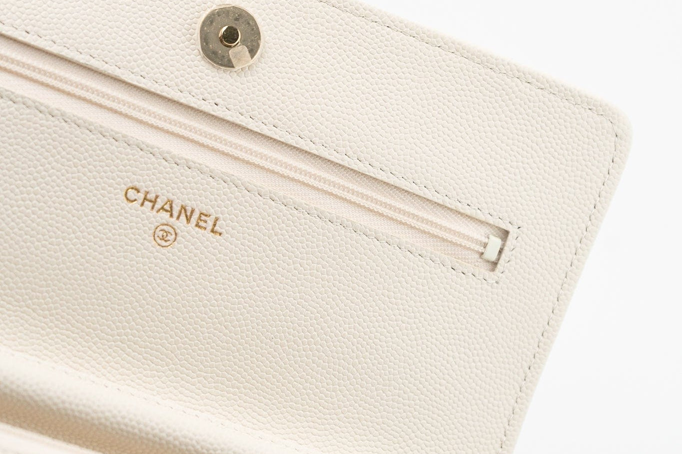 CHANEL Handbag White 22C White Caviar Quilted Wallet On Chain WOC Light Gold Hardware -Knockoff
