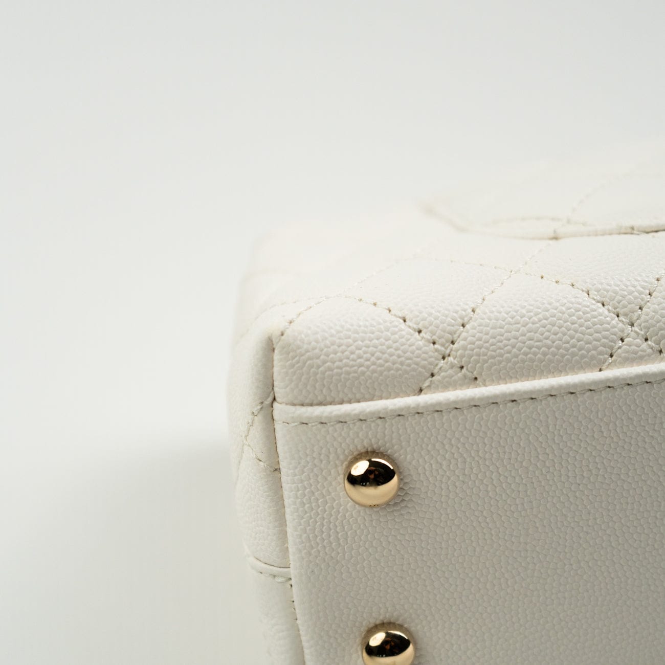 CHANEL Handbag White Caviar Quilted Small Coco Handle -Knockoff
