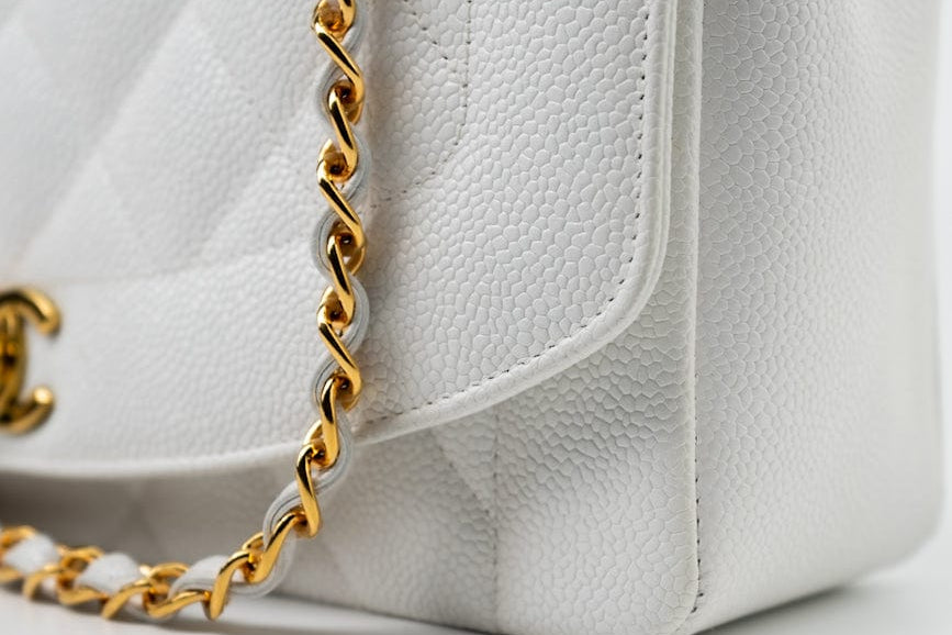 CHANEL Handbag White Vintage White Caviar Quilted Medium Diana Flap GHW -Knockoff
