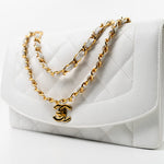 CHANEL Handbag White Vintage White Caviar Quilted Medium Diana Flap GHW -Knockoff
