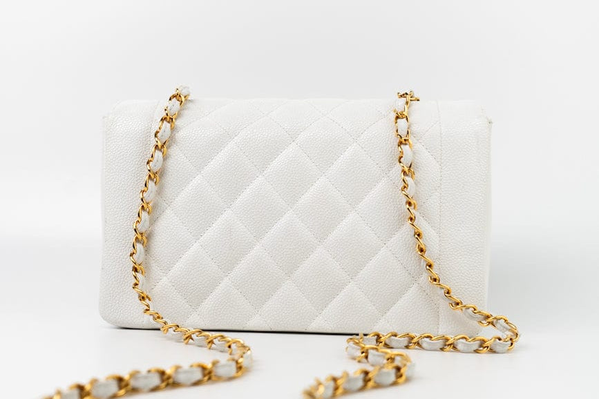 CHANEL Handbag White Vintage White Caviar Quilted Medium Diana Flap GHW -Knockoff
