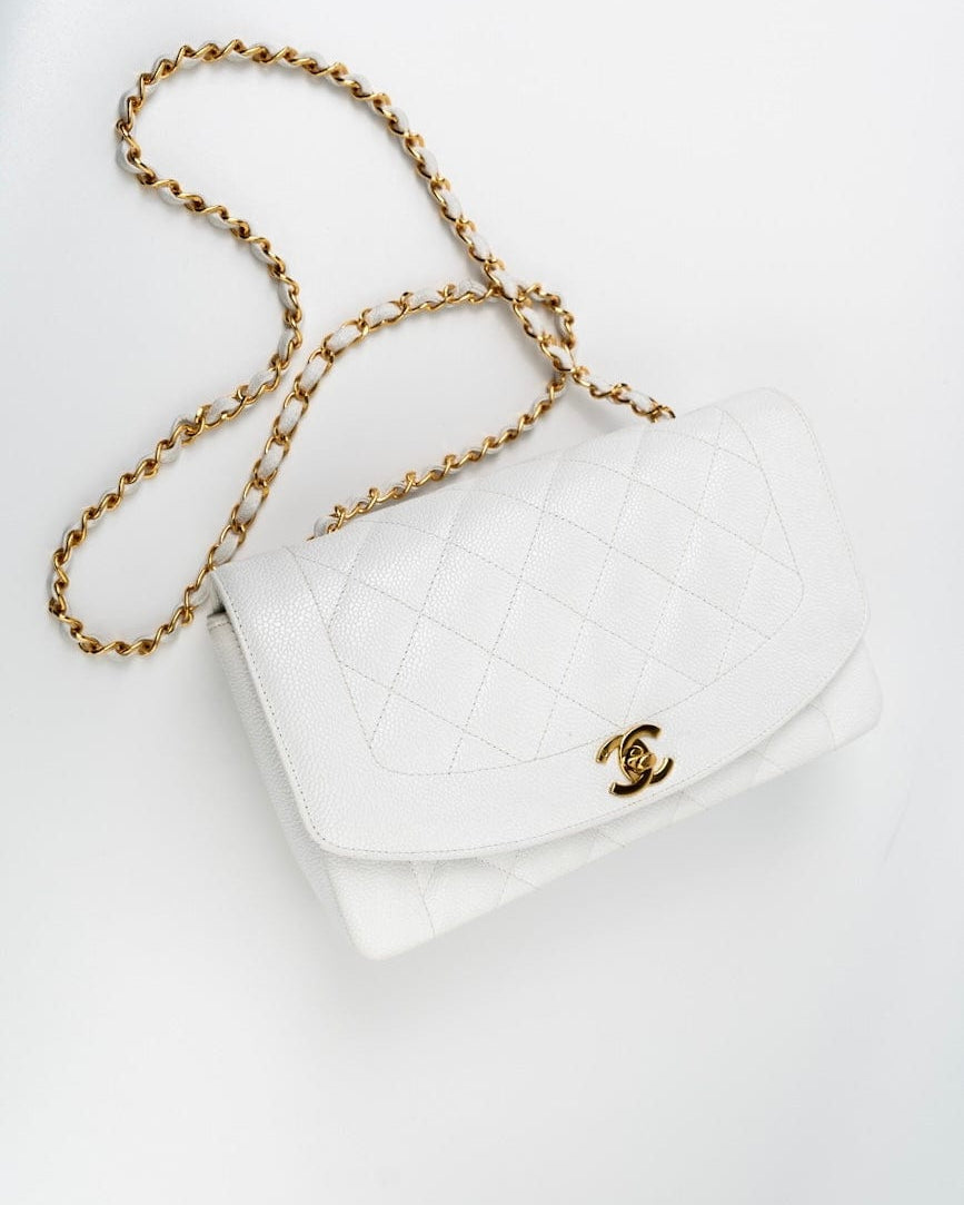 CHANEL Handbag White Vintage White Caviar Quilted Medium Diana Flap GHW -Knockoff
