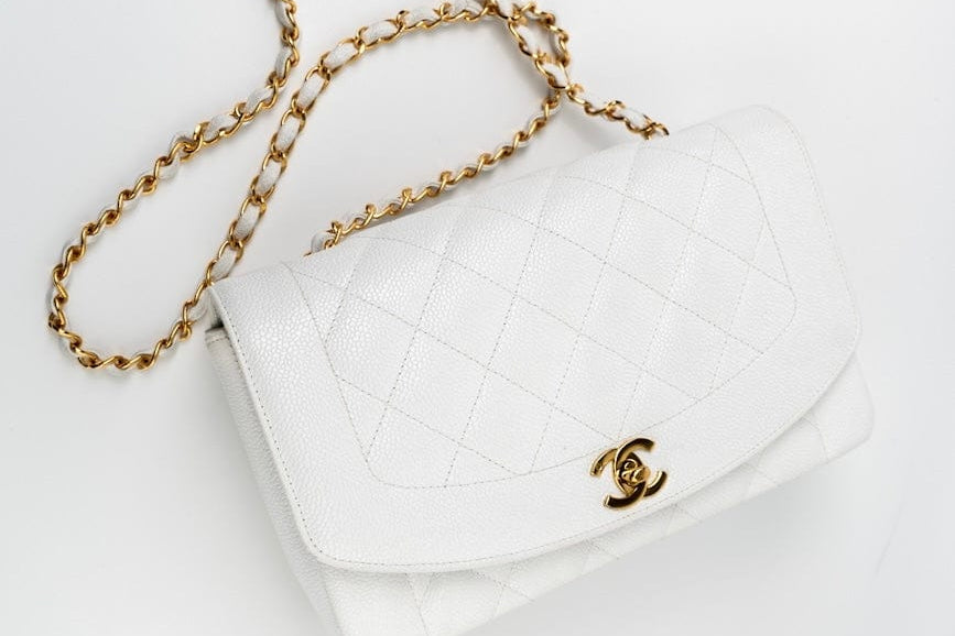 CHANEL Handbag White Vintage White Caviar Quilted Medium Diana Flap GHW -Knockoff
