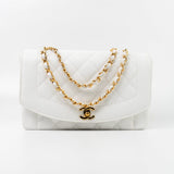 CHANEL Handbag White Vintage White Caviar Quilted Medium Diana Flap GHW -Knockoff
