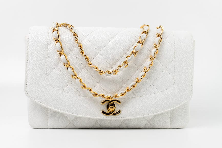 CHANEL Handbag White Vintage White Caviar Quilted Medium Diana Flap GHW -Knockoff
