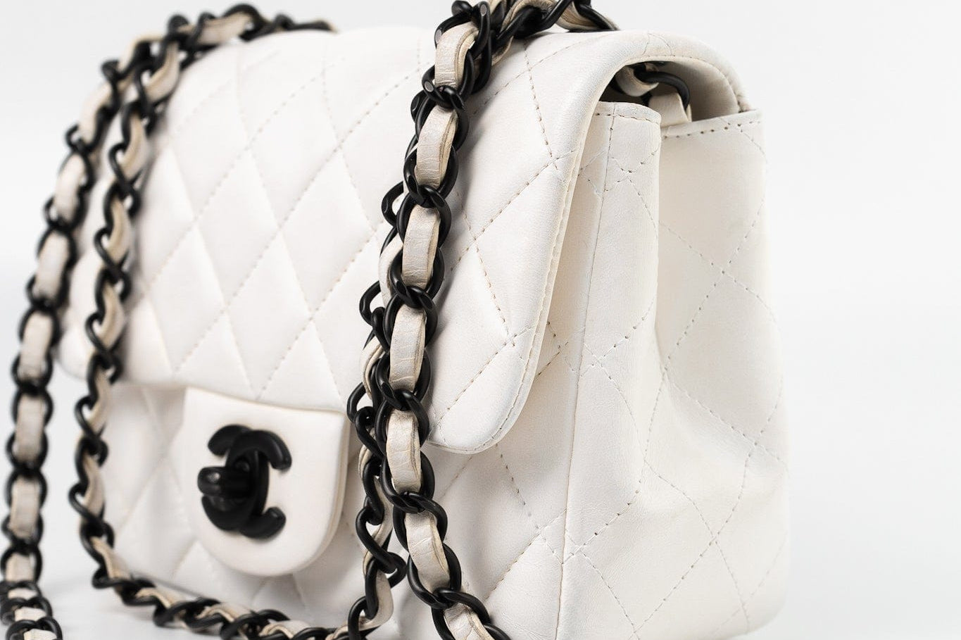 CHANEL Handbag White White Lambskin Quilted Mini Square Single Flap -Knockoff
