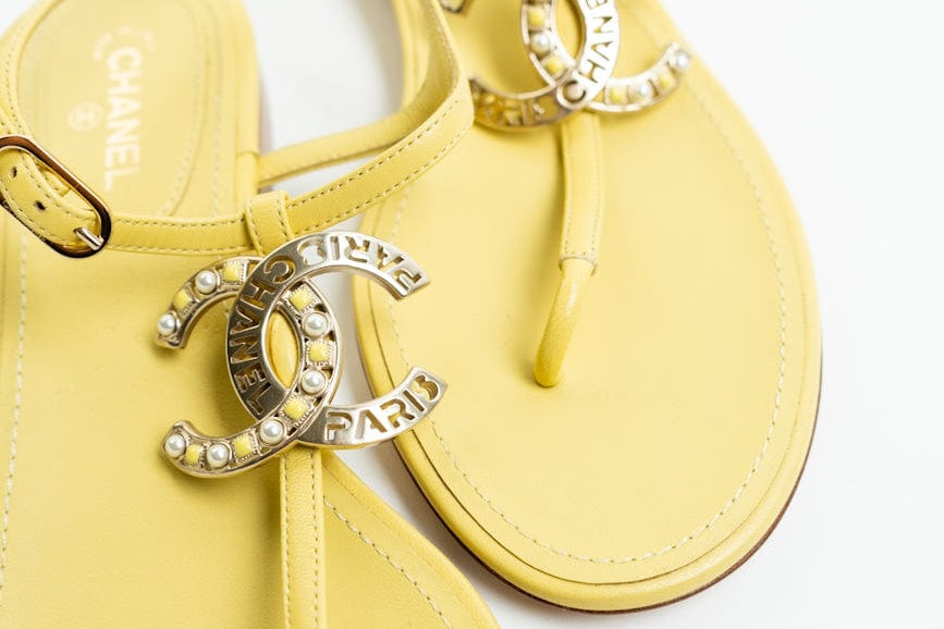 CHANEL Handbag Yellow 20S CC Yellow Sandals Size 39 -Knockoff
