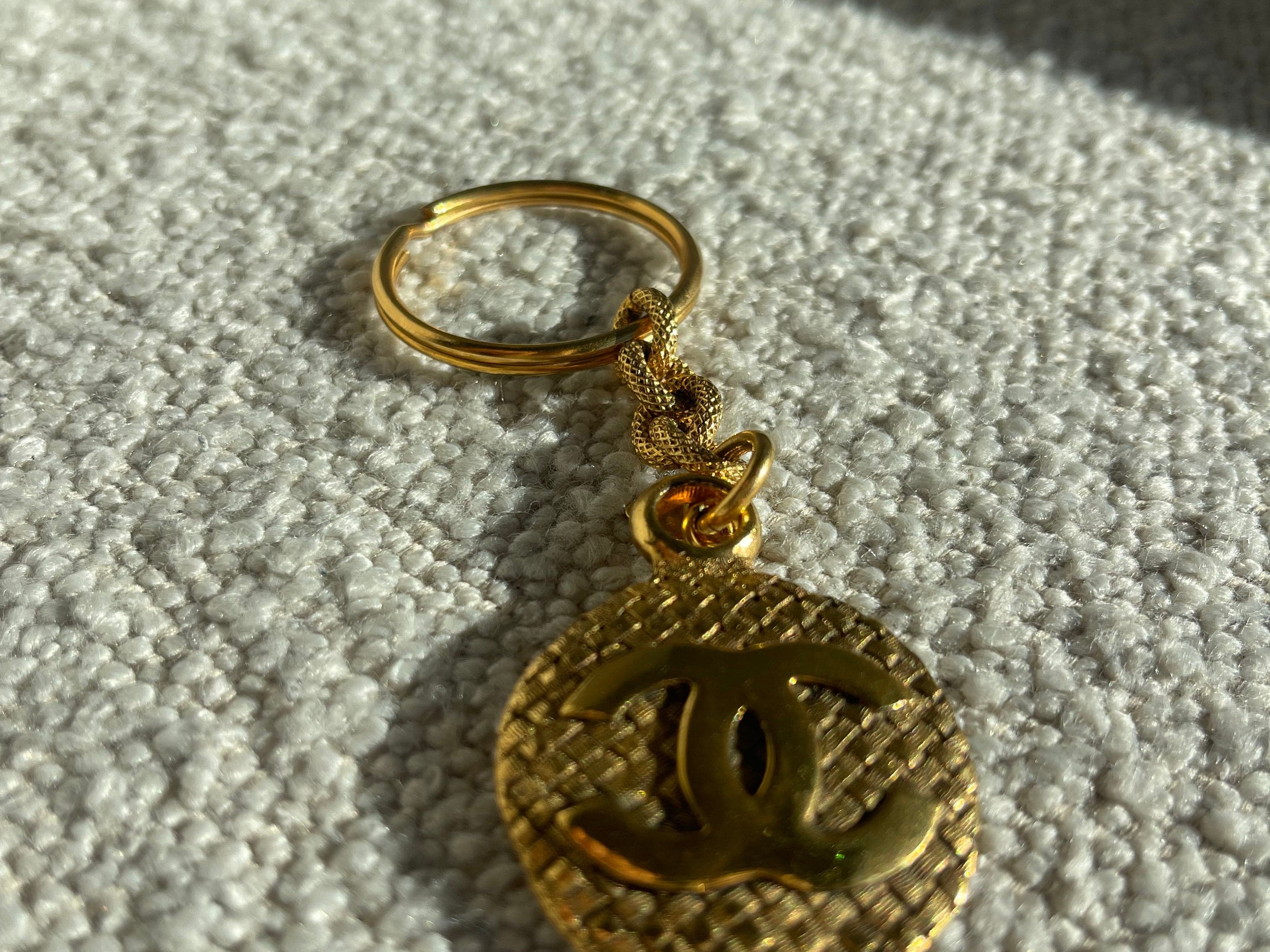 CHANEL Key Holder Gold Chanel Vintage Gold-tone Metal Round Coco Mark Charm Keyholder -Knockoff
