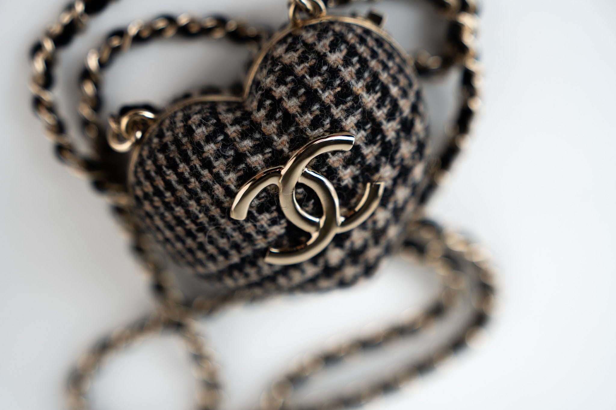 CHANEL Necklace Black Necklace Metal Heart Tweed Lambskin & Resin Gold Black Silver  & Ecru -Knockoff
