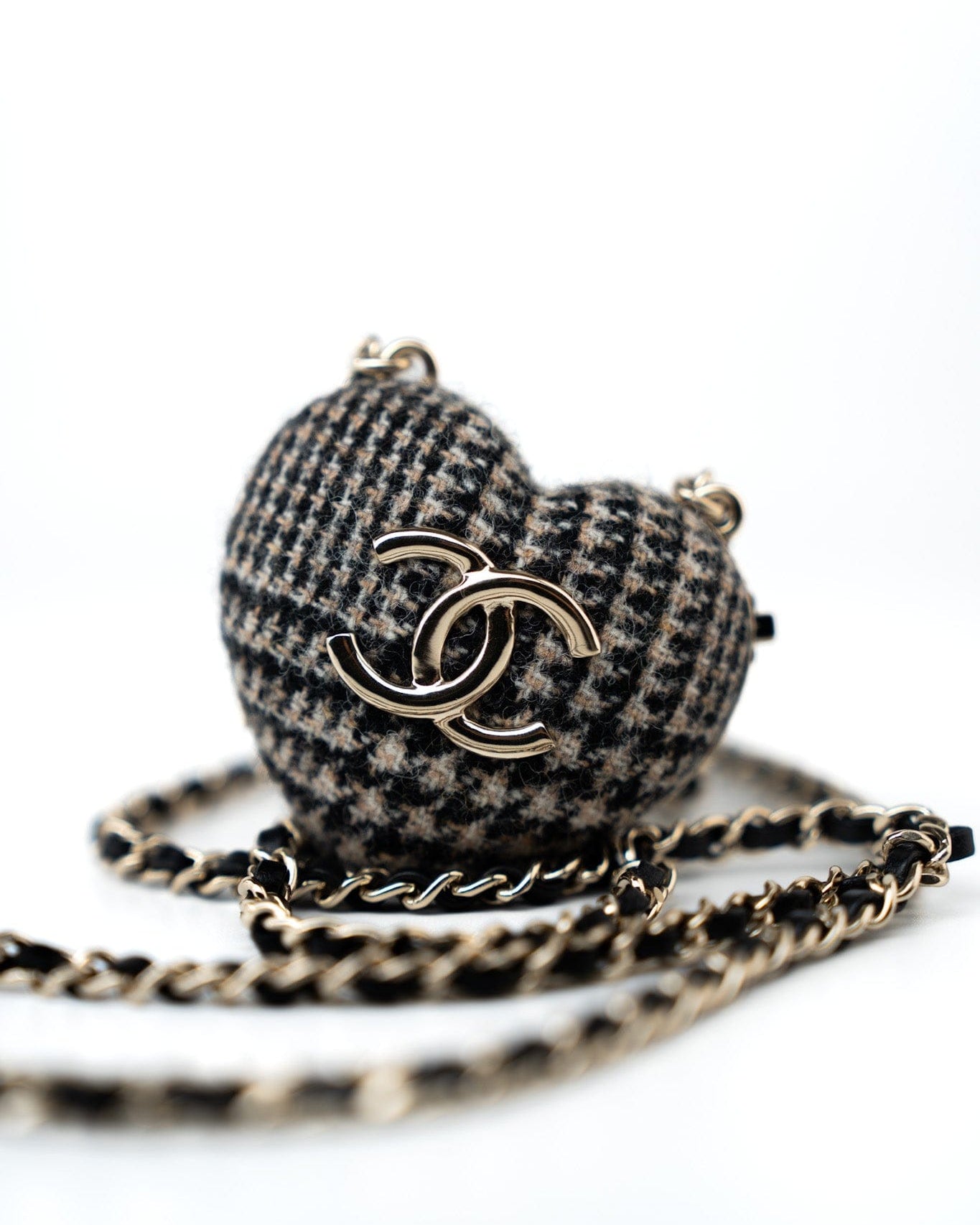 CHANEL Necklace Black Necklace Metal Heart Tweed Lambskin & Resin Gold Black Silver  & Ecru -Knockoff
