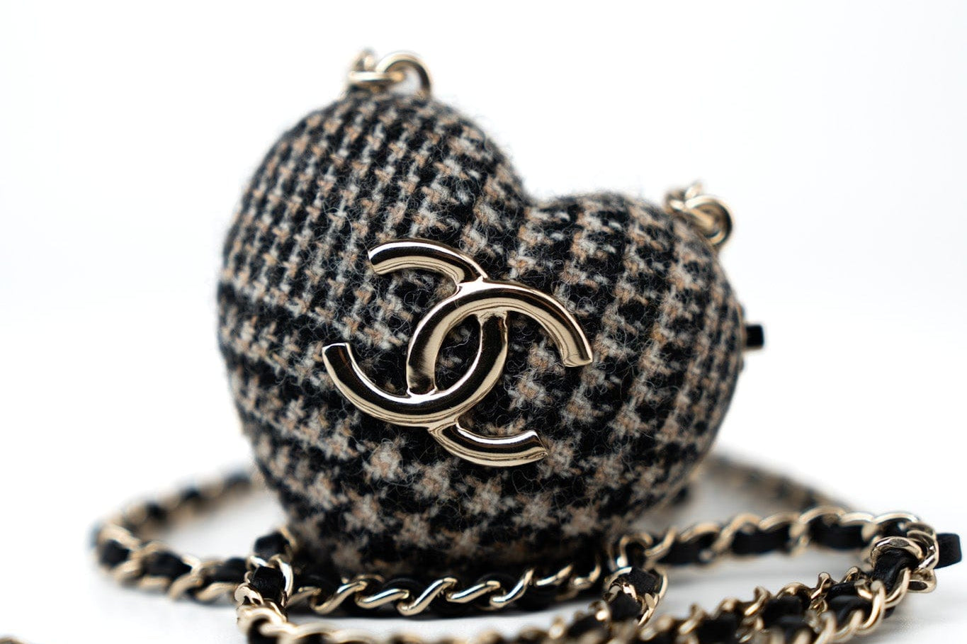 CHANEL Necklace Black Necklace Metal Heart Tweed Lambskin & Resin Gold Black Silver  & Ecru -Knockoff
