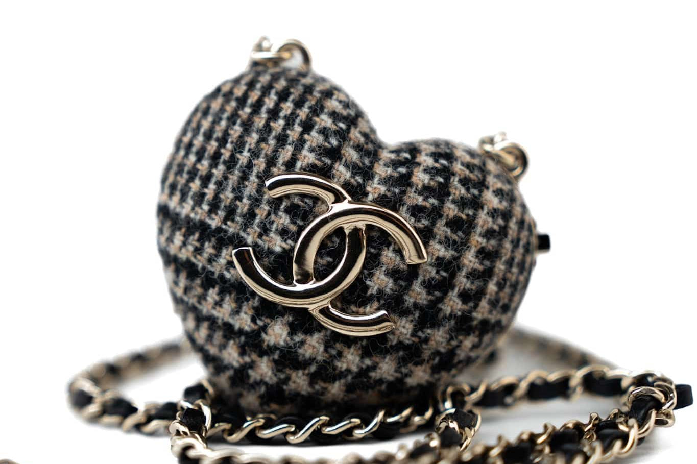 CHANEL Necklace Black Necklace Metal Heart Tweed Lambskin & Resin Gold Black Silver  & Ecru -Knockoff
