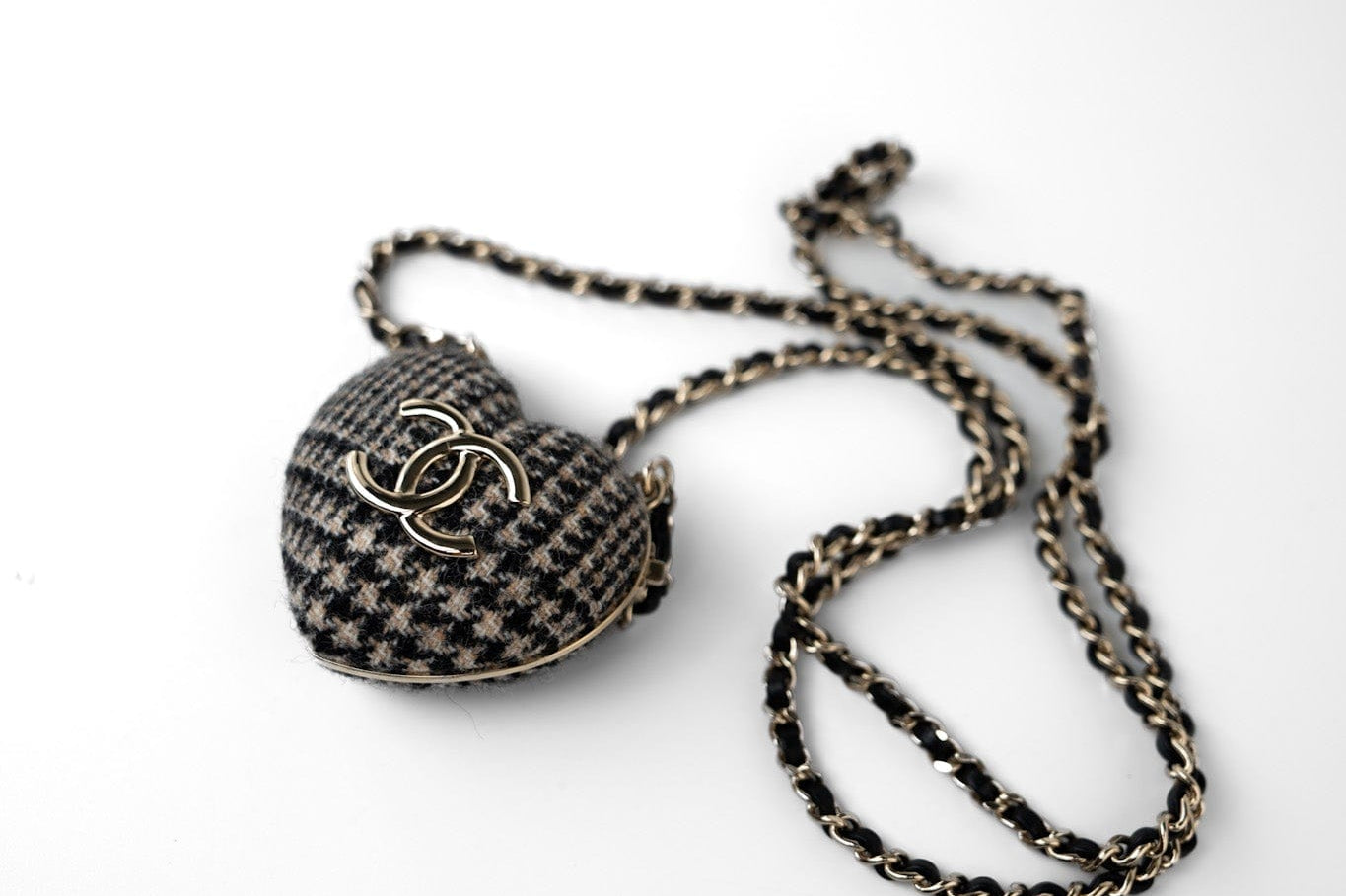 CHANEL Necklace Black Necklace Metal Heart Tweed Lambskin & Resin Gold Black Silver  & Ecru -Knockoff
