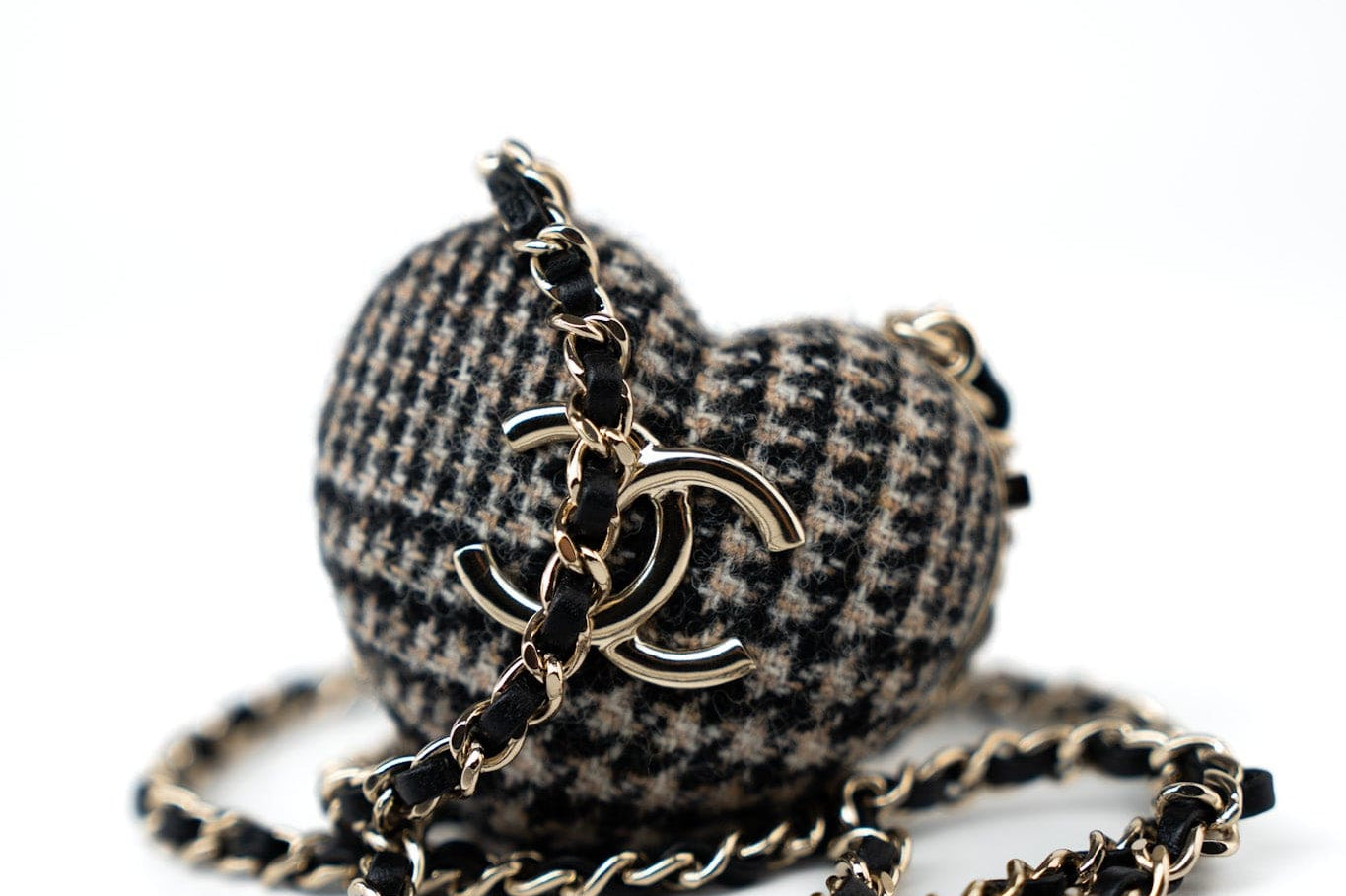 CHANEL Necklace Black Necklace Metal Heart Tweed Lambskin & Resin Gold Black Silver  & Ecru -Knockoff
