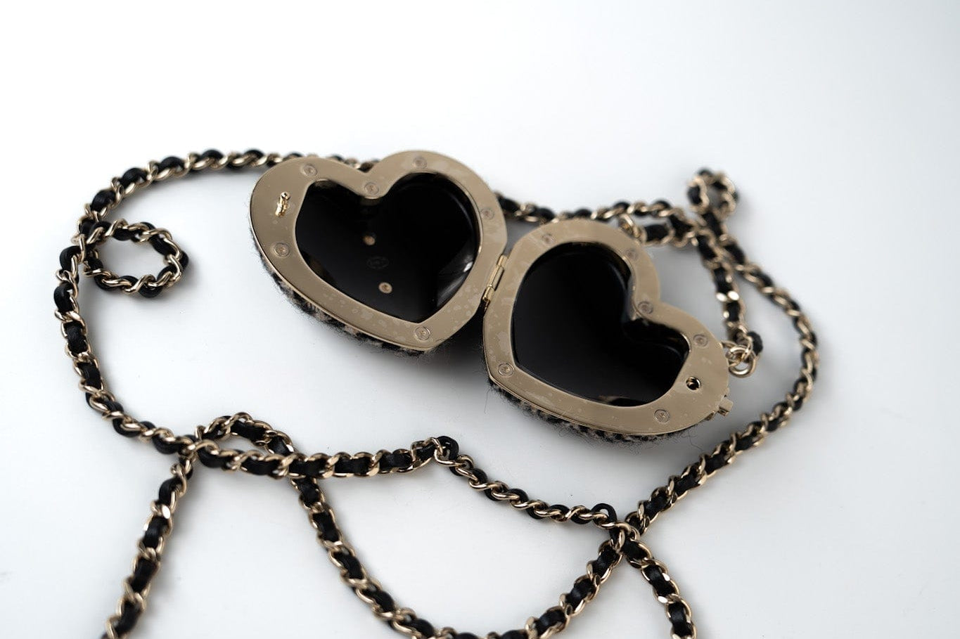 CHANEL Necklace Black Necklace Metal Heart Tweed Lambskin & Resin Gold Black Silver  & Ecru -Knockoff
