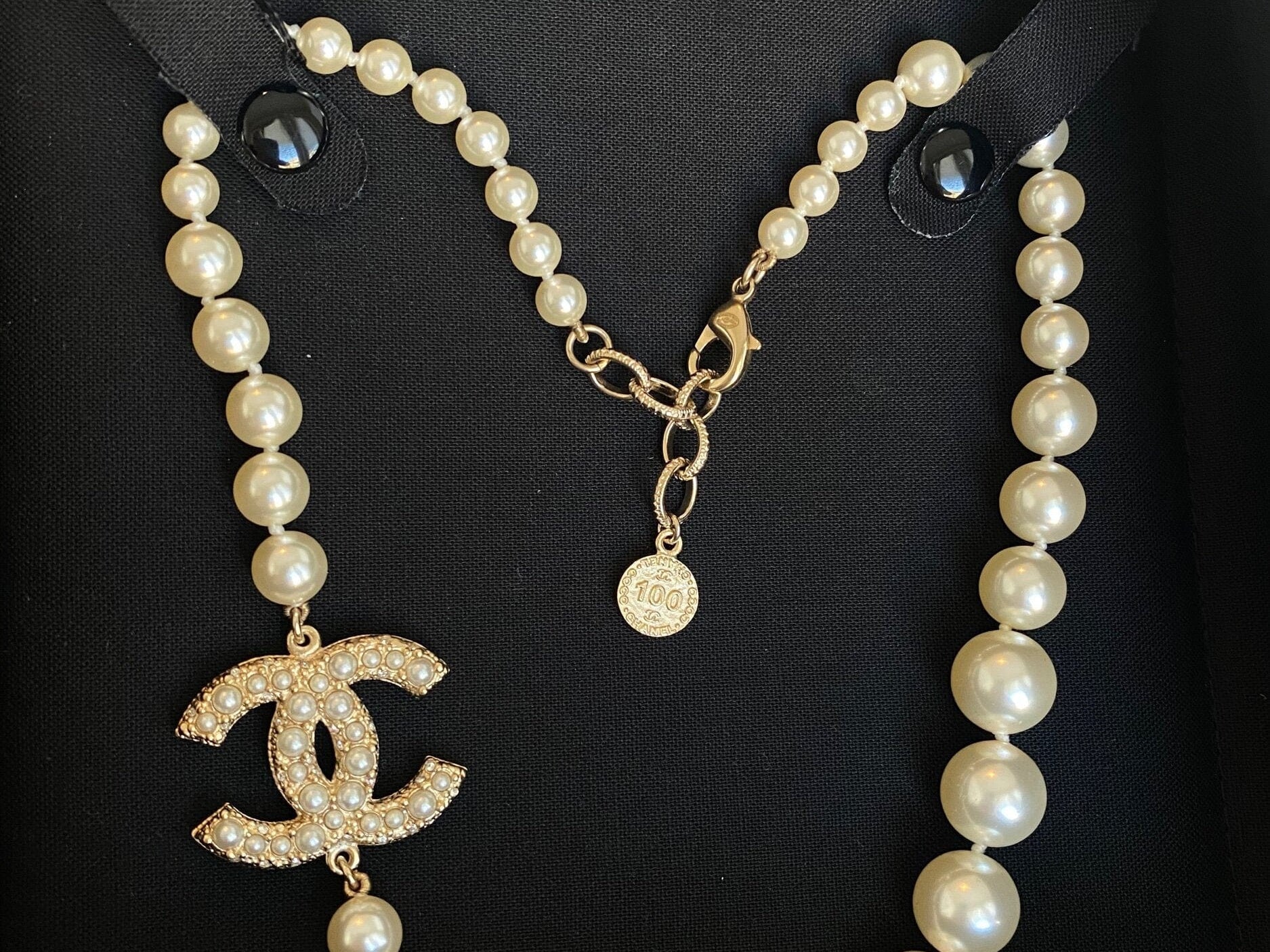 CHANEL Necklace Chanel Graduated Pearl CC Short Necklace Gold -Knockoff
