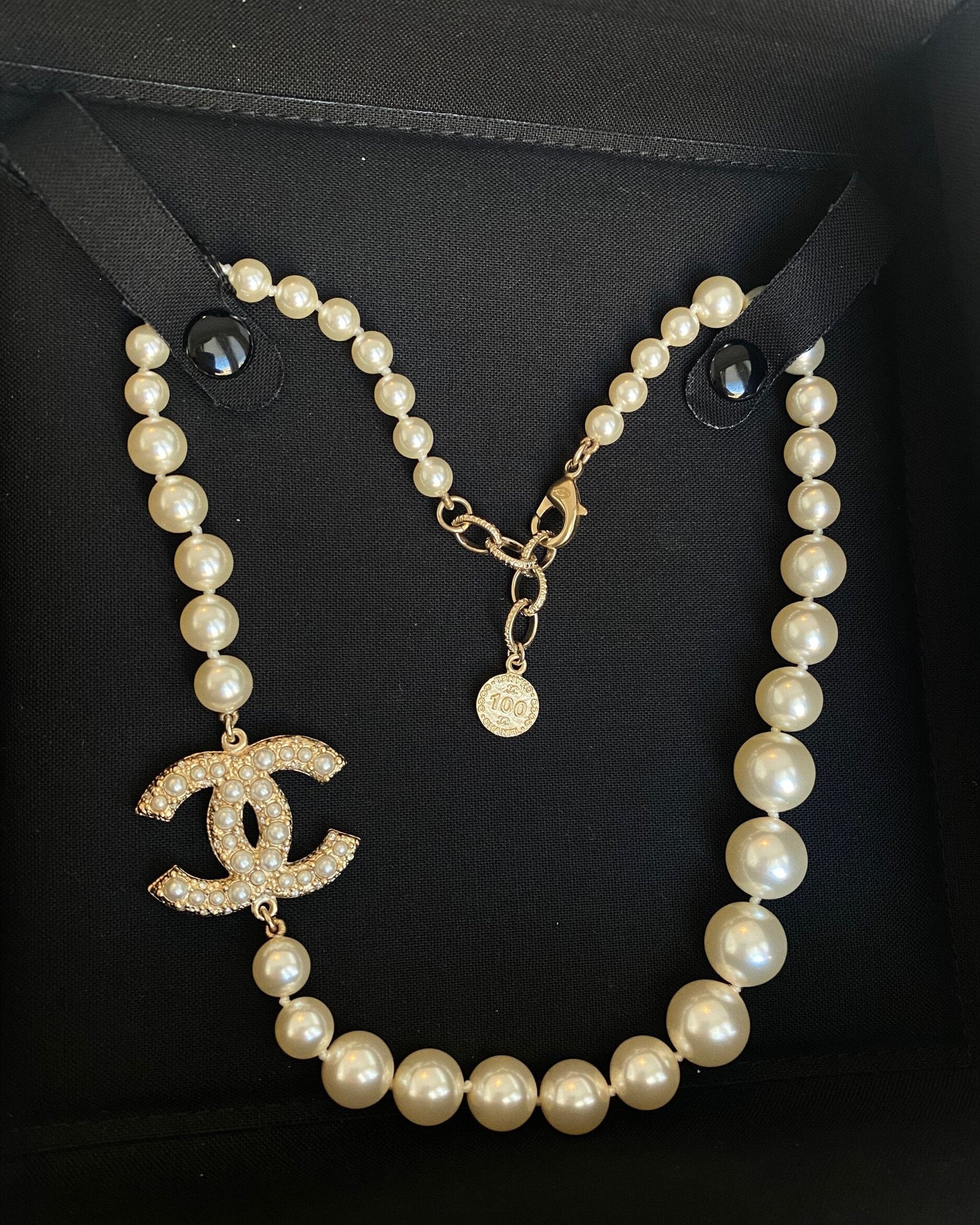 CHANEL Necklace Chanel Graduated Pearl CC Short Necklace Gold -Knockoff
