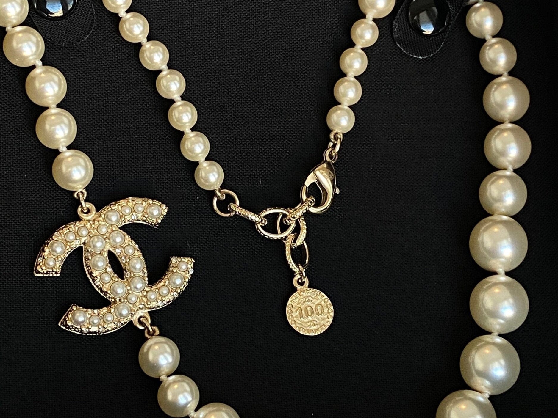 CHANEL Necklace Chanel Graduated Pearl CC Short Necklace Gold -Knockoff
