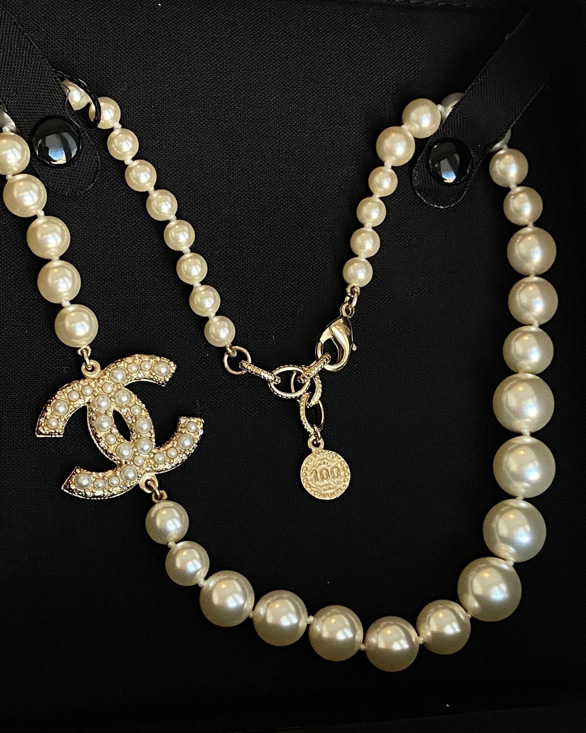 CHANEL Necklace Chanel Graduated Pearl CC Short Necklace Gold -Knockoff
