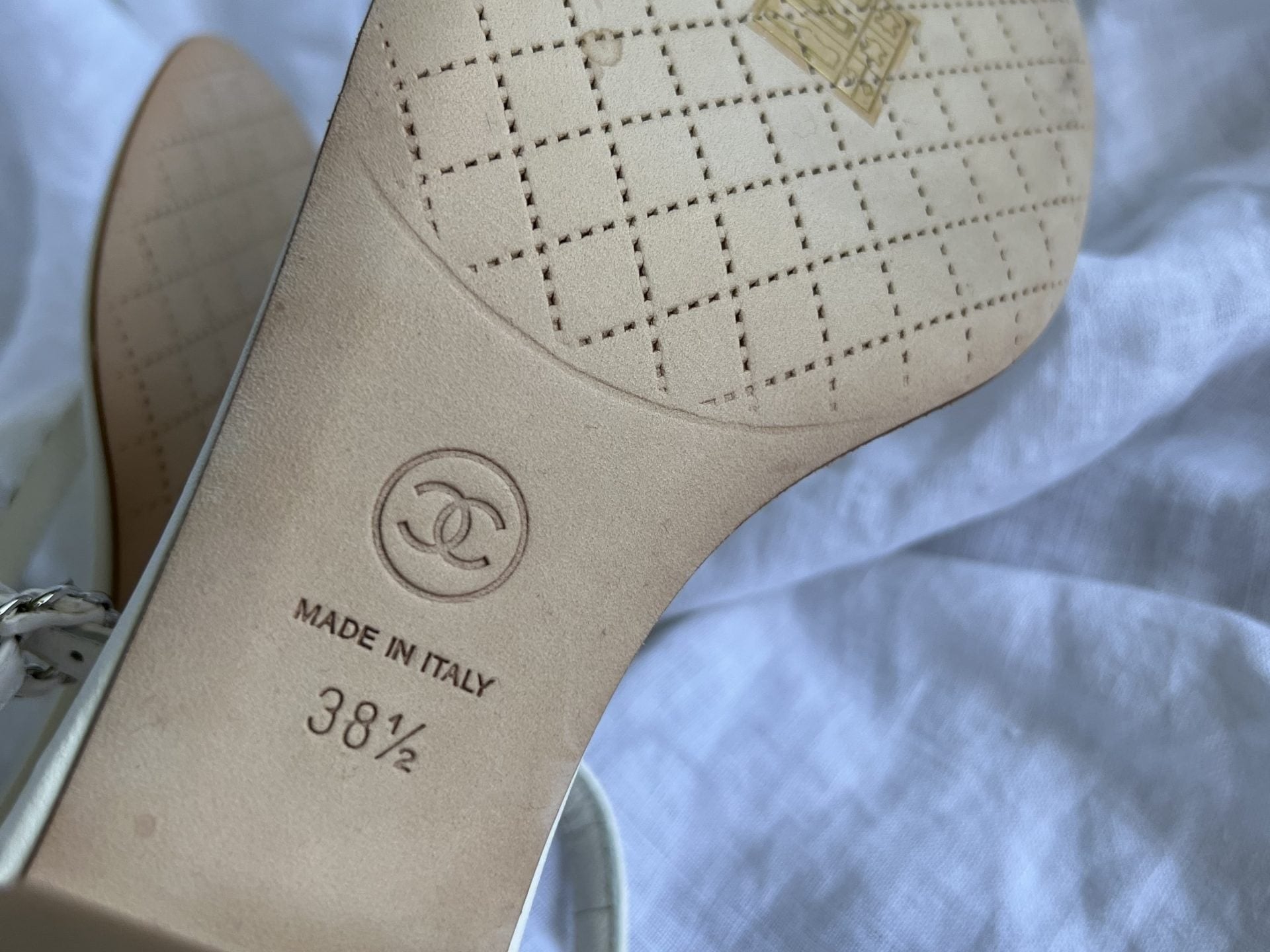 CHANEL Sandals White Chanel White Quilted Leather Sandals - 38 1/2 -Knockoff
