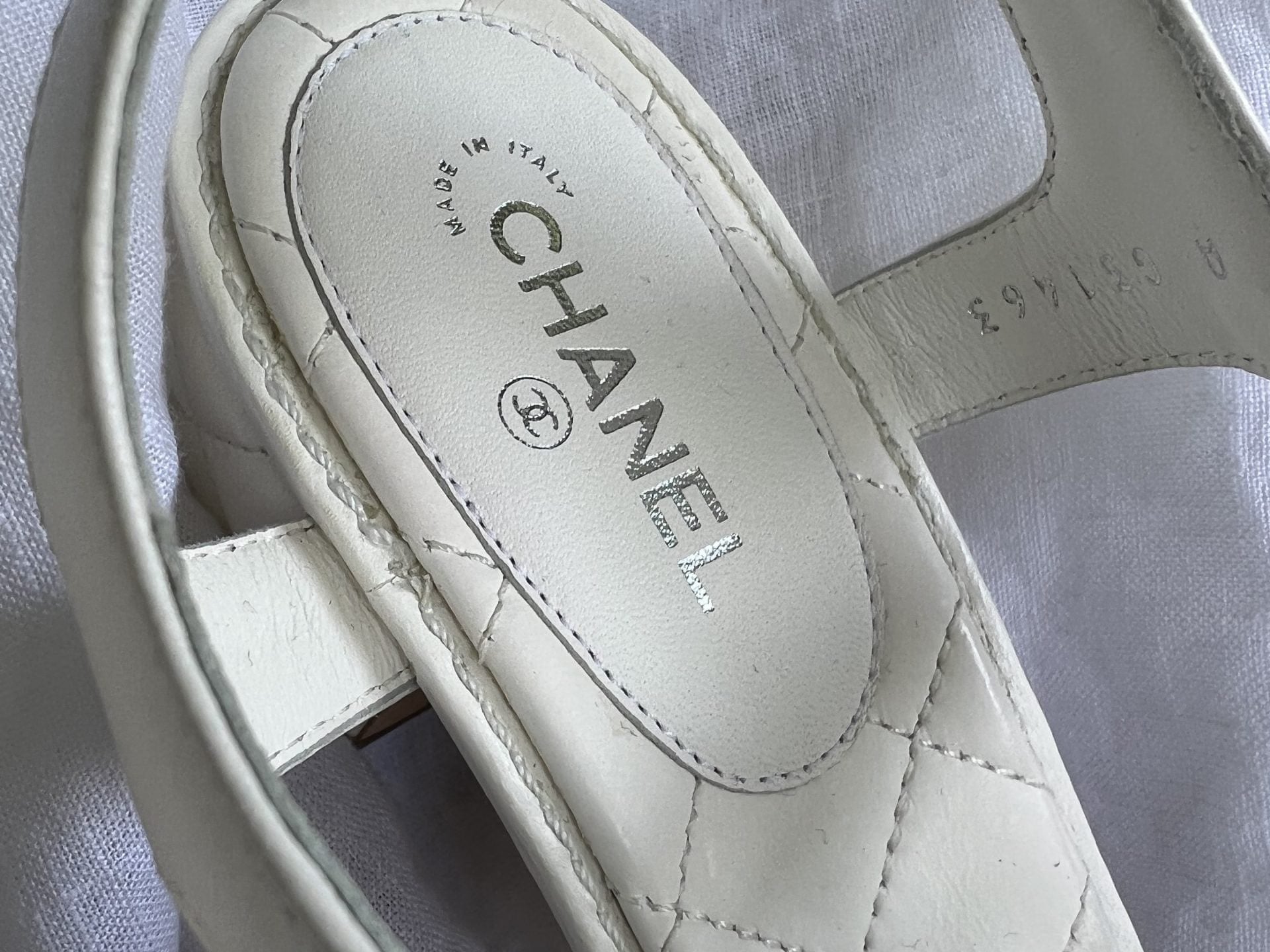 CHANEL Sandals White Chanel White Quilted Leather Sandals - 38 1/2 -Knockoff
