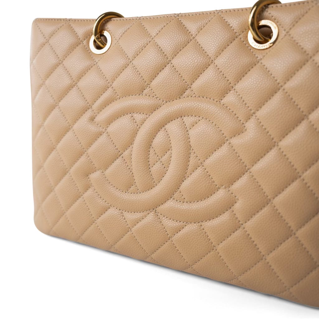 CHANEL Tote Beige Beige Clair Caviar Quilted Grand Shopper Tote (GST) Gold Hardware -Knockoff
