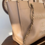 CHANEL Tote CHANEL LIGHT BEIGE MEDIUM DEAUVILLE SHOPPING TOTE STUDDED AGED HARDWARE -Knockoff
