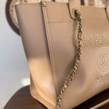 CHANEL Tote CHANEL LIGHT BEIGE MEDIUM DEAUVILLE SHOPPING TOTE STUDDED AGED HARDWARE -Knockoff
