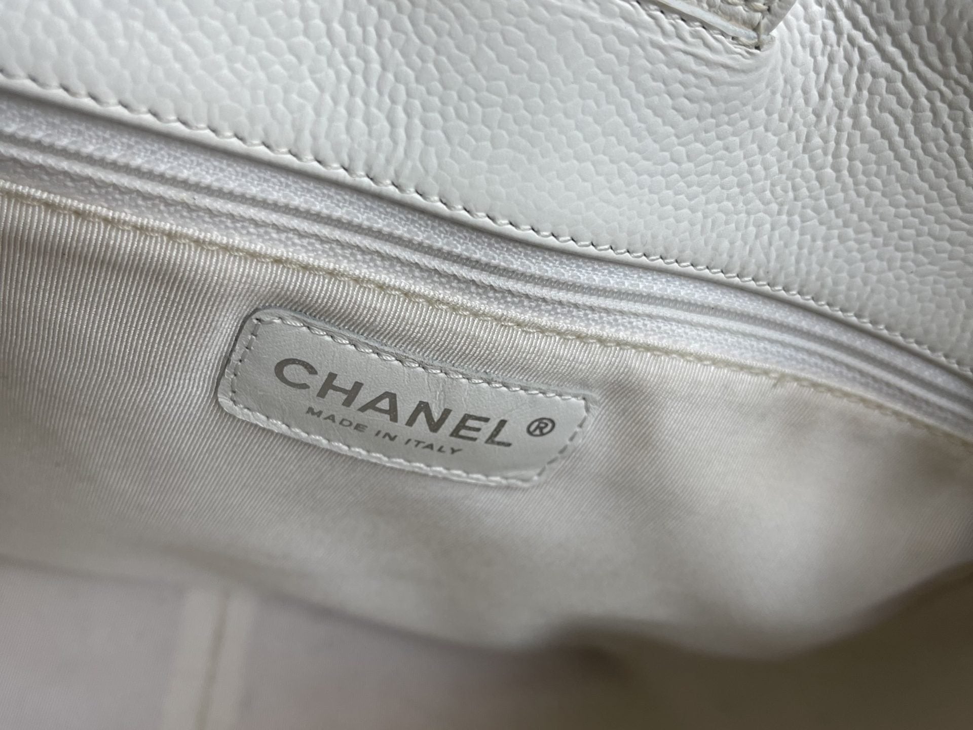 CHANEL Tote White Caviar Quilted Petite Shopping Tote -Knockoff
