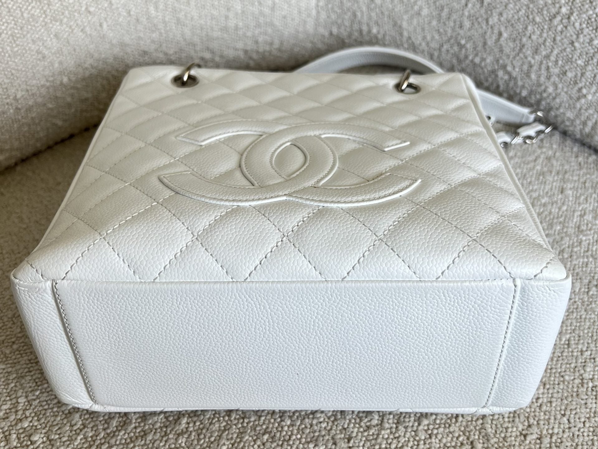 CHANEL Tote White Caviar Quilted Petite Shopping Tote -Knockoff
