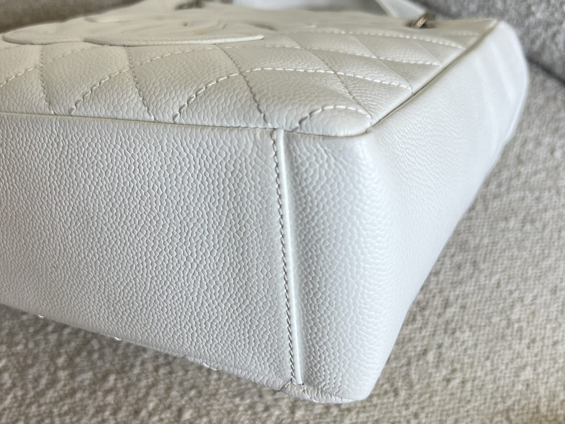 CHANEL Tote White Caviar Quilted Petite Shopping Tote -Knockoff
