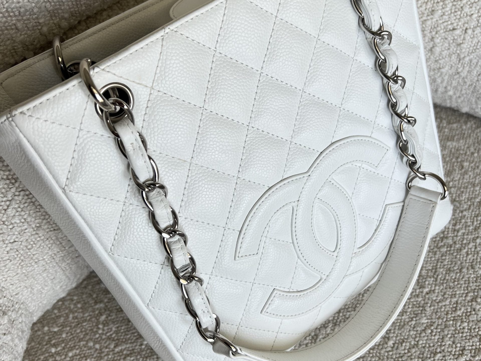 CHANEL Tote White Caviar Quilted Petite Shopping Tote -Knockoff
