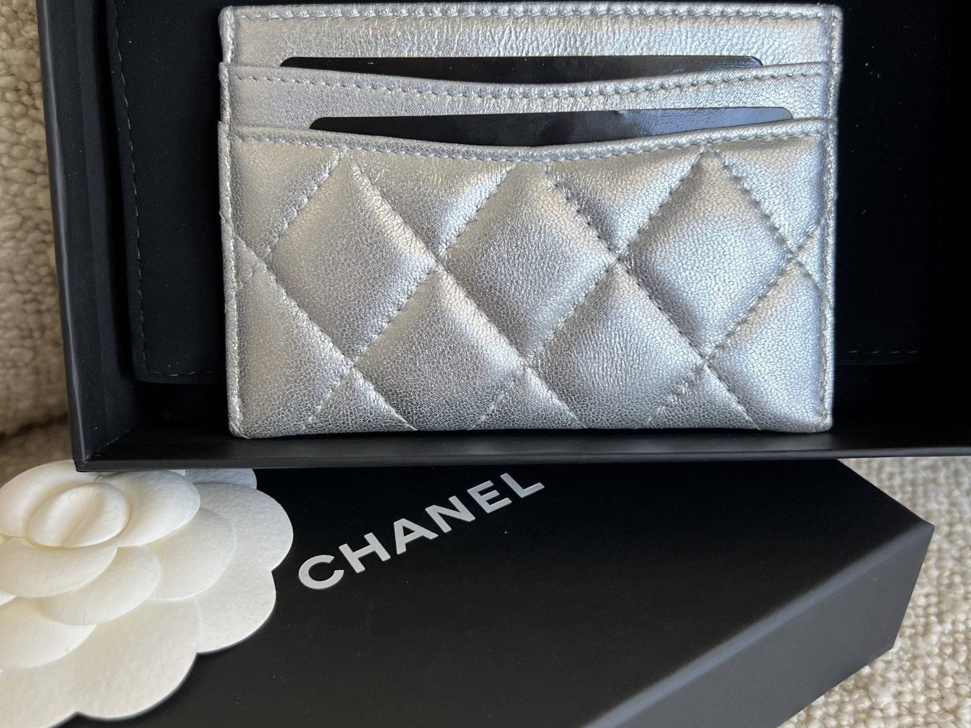 CHANEL Wallet 22P Metallic Silver Lambskin Quilted Card Holder SHW -Knockoff
