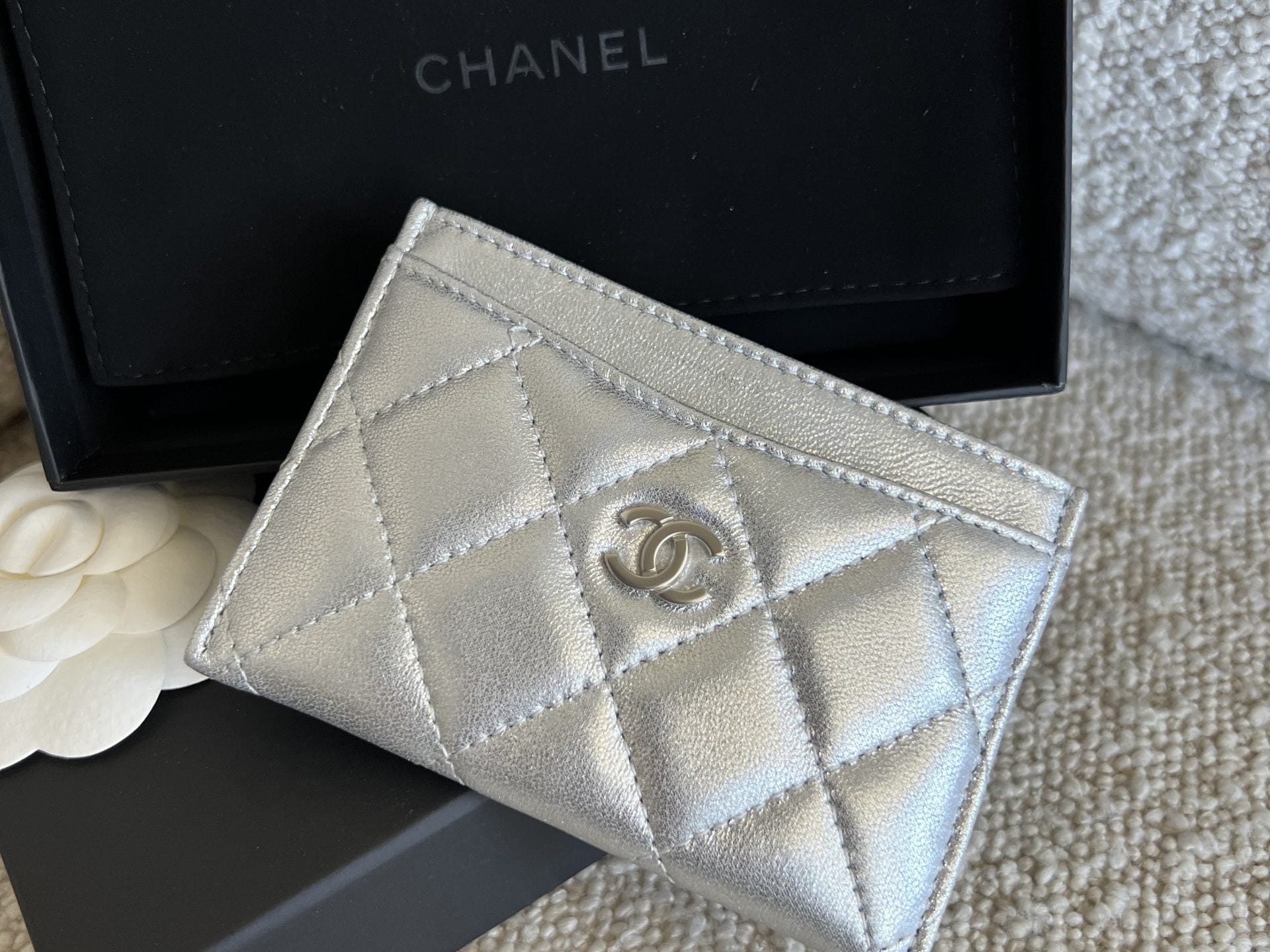 CHANEL Wallet 22P Metallic Silver Lambskin Quilted Card Holder SHW -Knockoff
