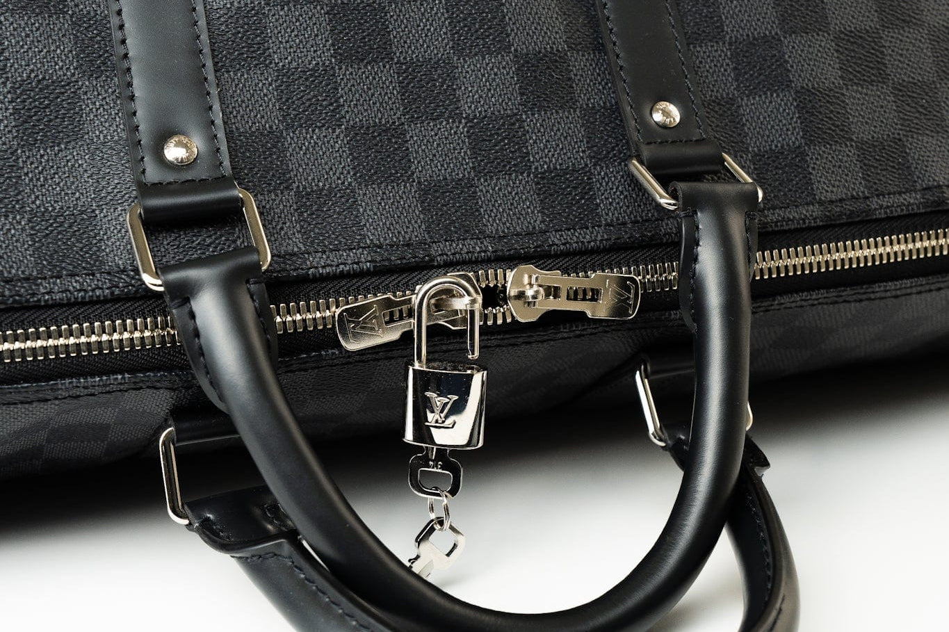 Louis Vuitton Duffle Bag Louis Vuitton Keepall 55 Bandouliere in Damier Graphite Canvas -Knockoff
