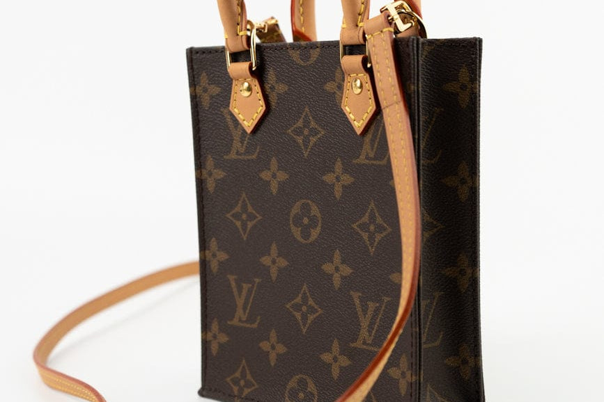 Louis Vuitton Handbag Brown Louis Vuitton Petit Sac Plat -Knockoff
