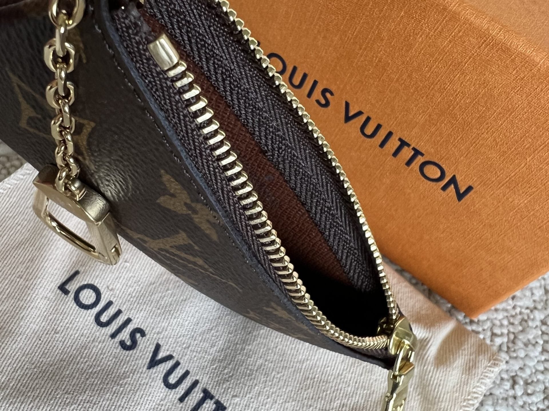 Louis Vuitton Pouch Purse Louis Vuitton  Zipped Coin Purse -Knockoff
