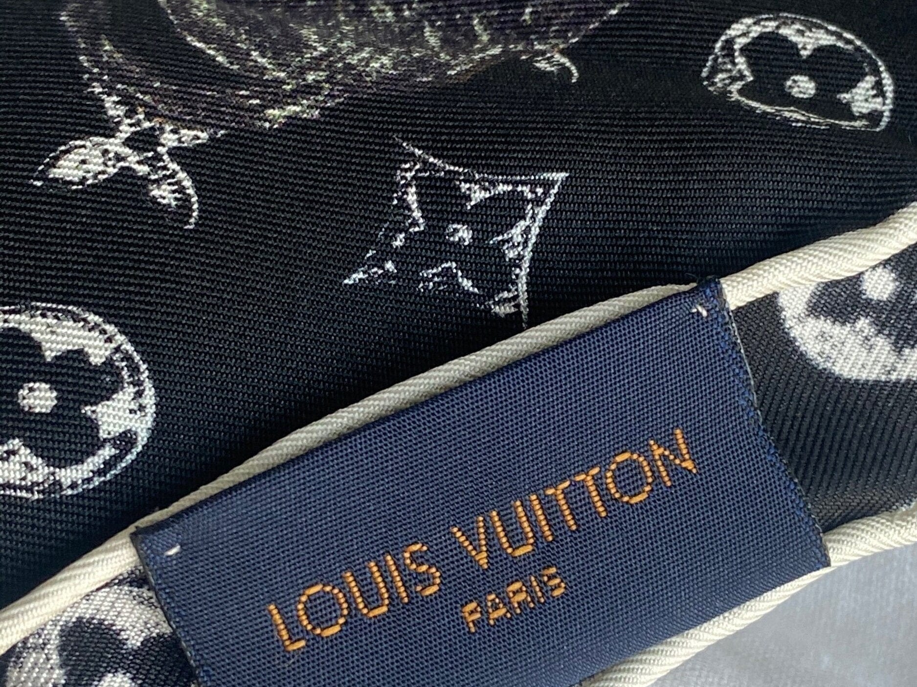 Louis Vuitton Shawl Black Louis Vuitton Double Face Shawl -Knockoff
