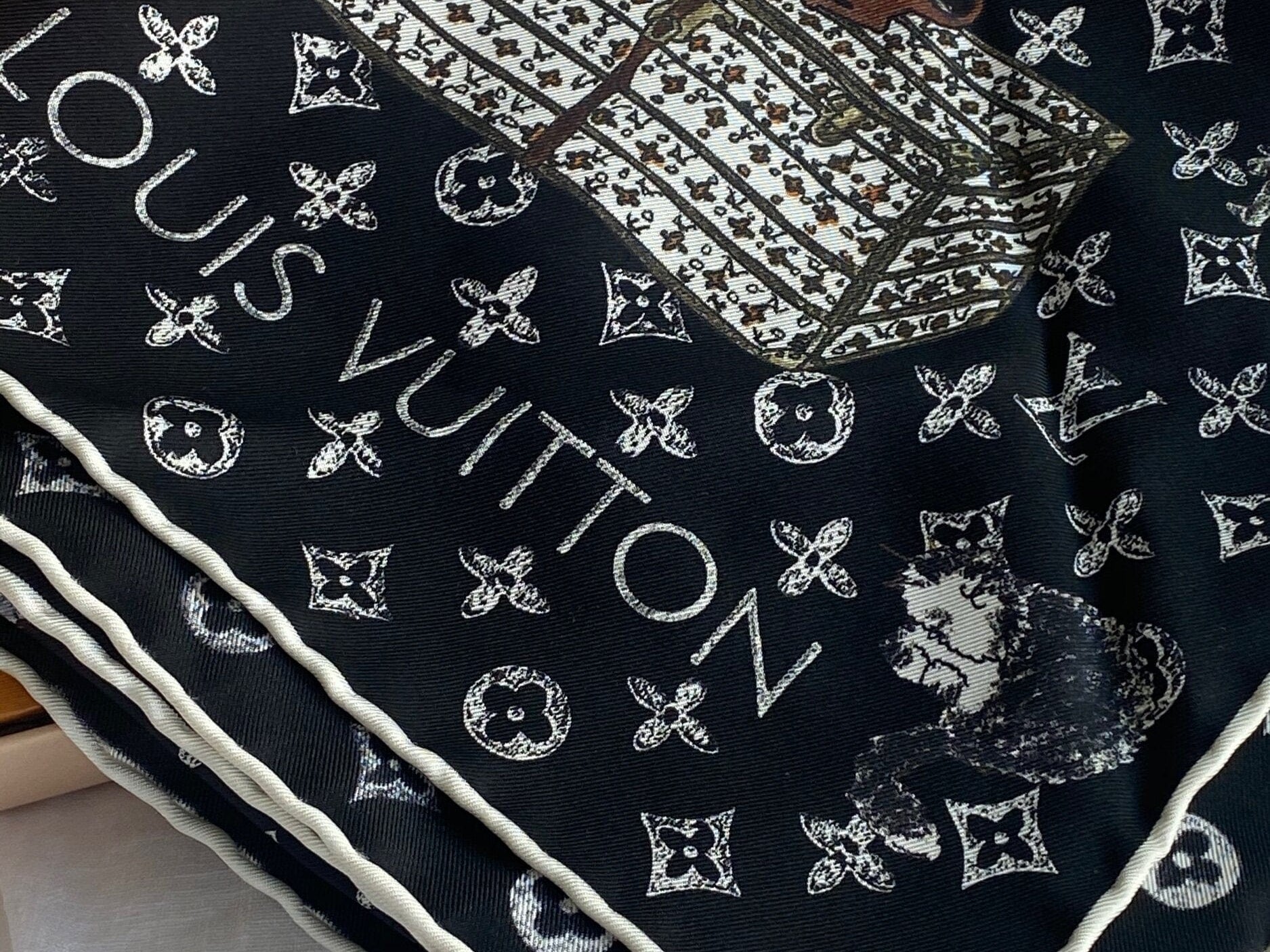 Louis Vuitton Shawl Black Louis Vuitton Double Face Shawl -Knockoff
