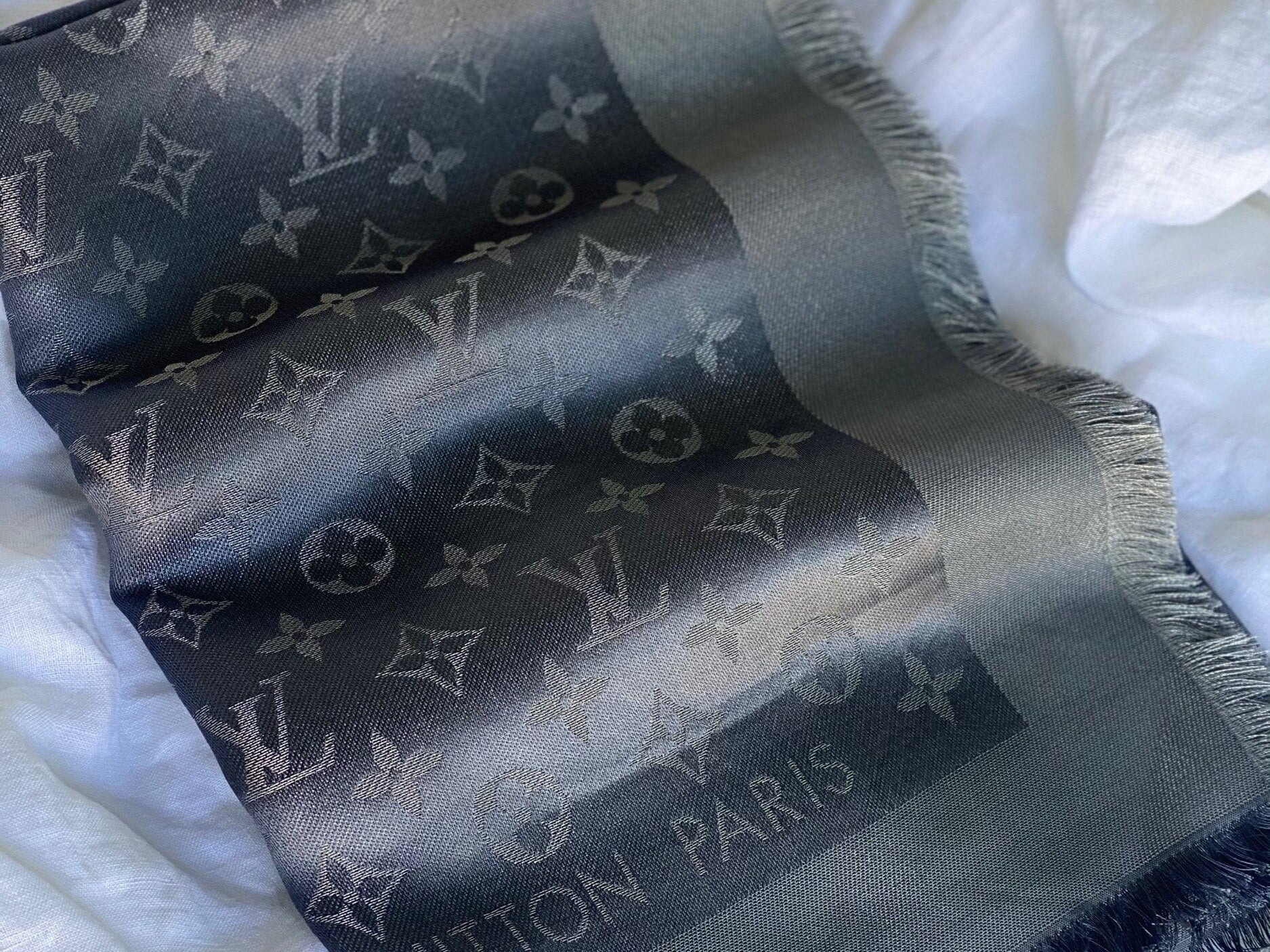 Louis Vuitton Shawl Grey Monogram Shine Shawl Charcoal Grey (M75120) -Knockoff
