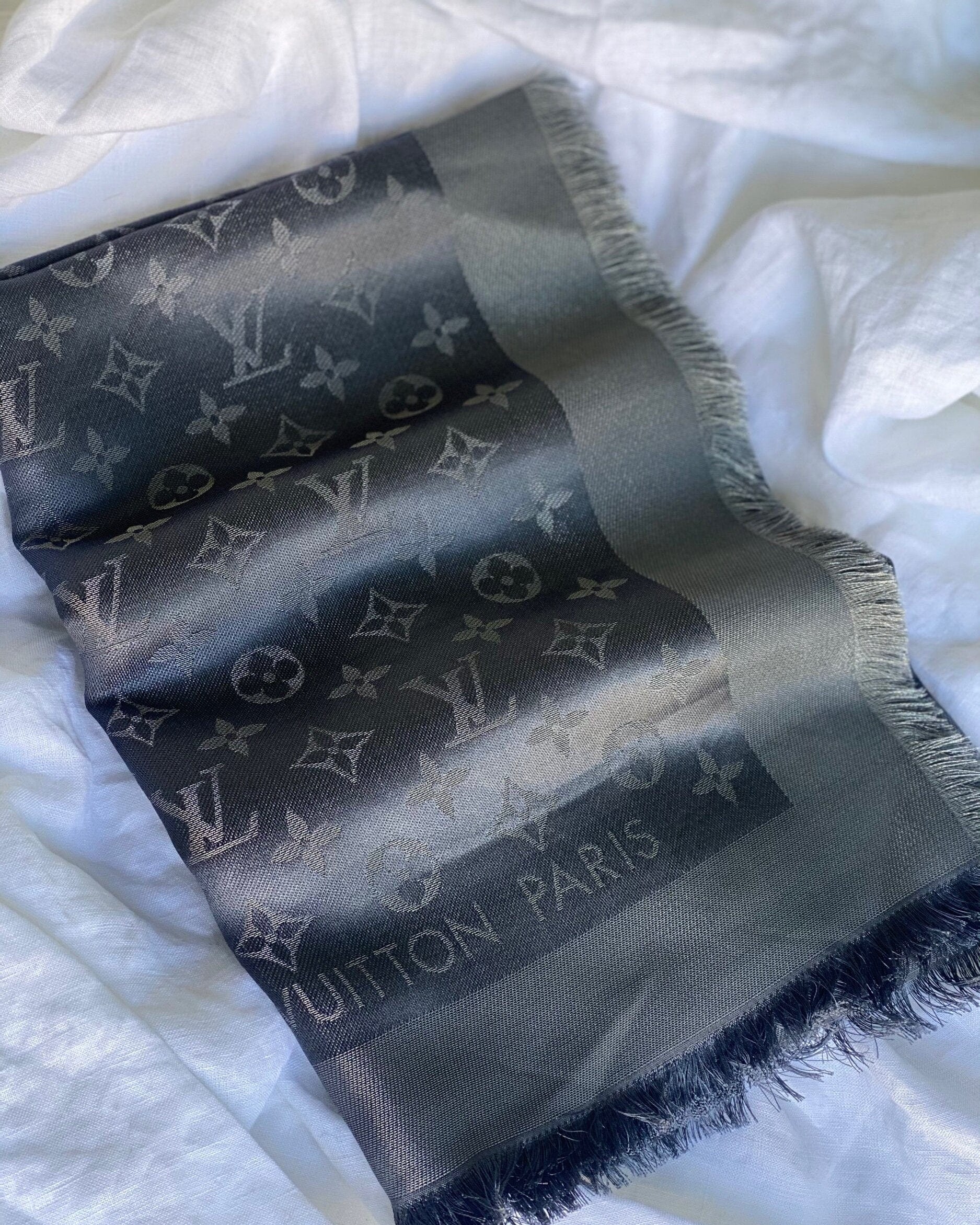 Louis Vuitton Shawl Grey Monogram Shine Shawl Charcoal Grey (M75120) -Knockoff
