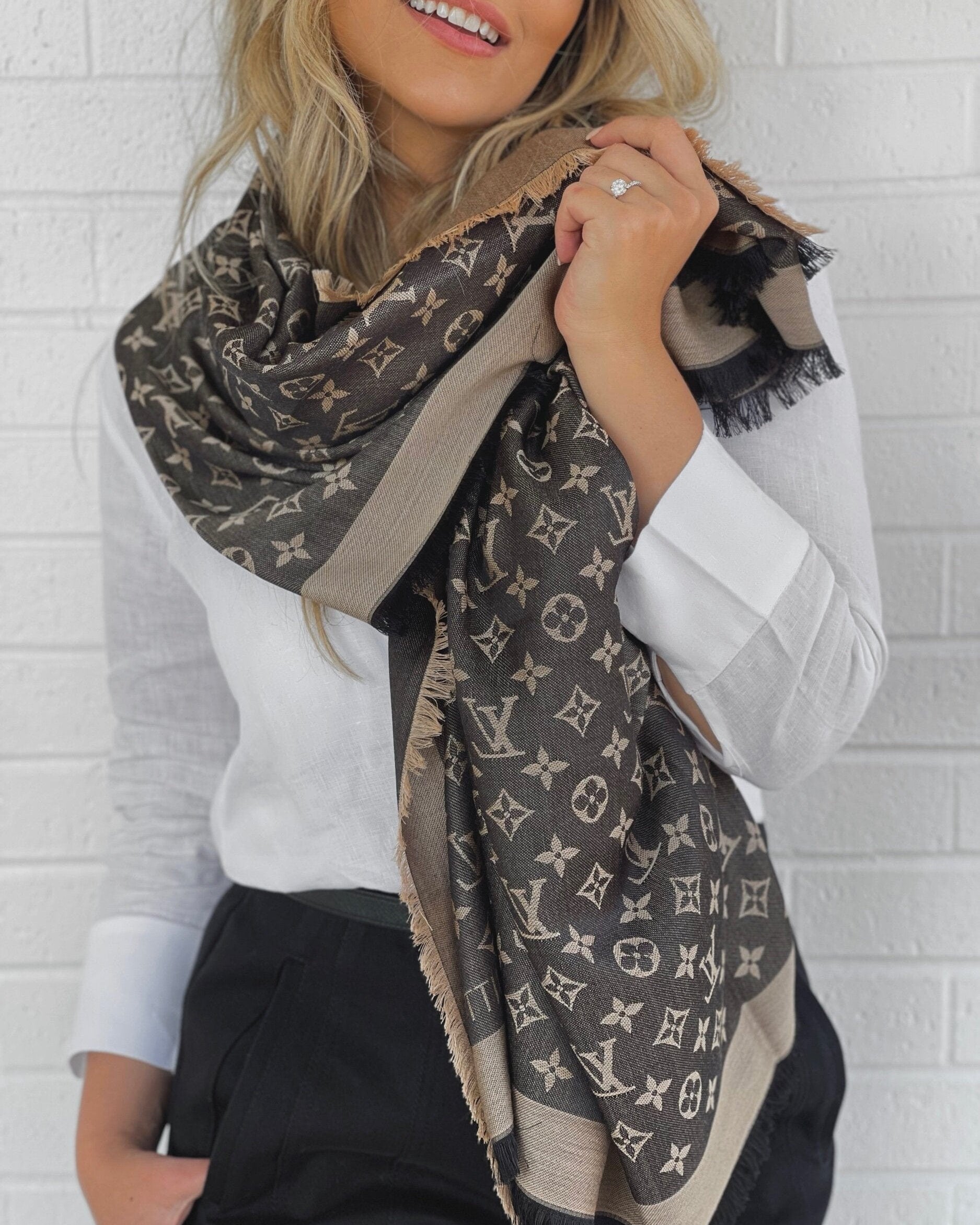 Louis Vuitton Shawl LOUIS VUITTON MONOGRAM SHAWL DENIM BLACK BEIGE (M76640) -Knockoff
